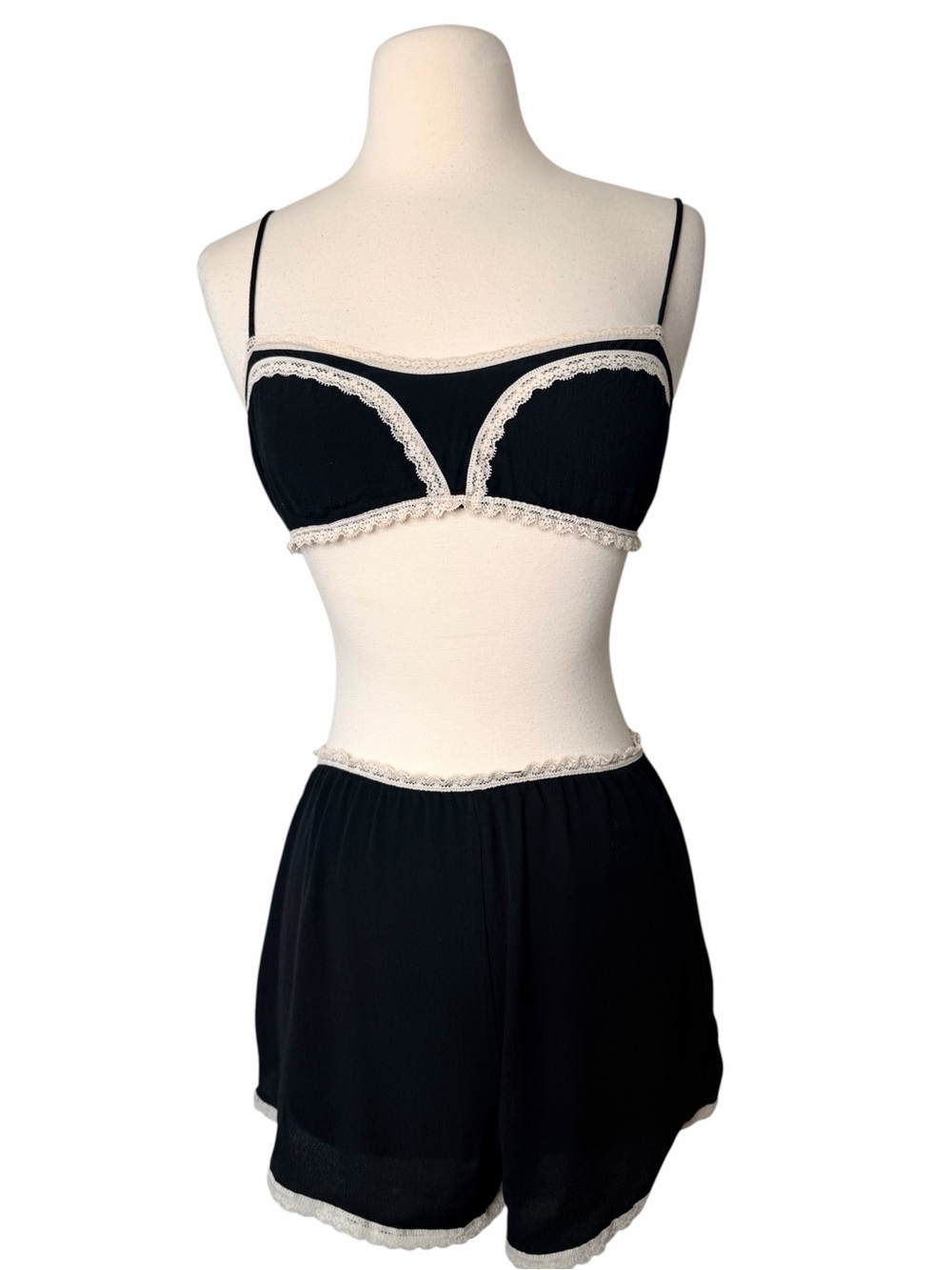 Vintage French 2 Piece Lace Set. - Picture 3 of 10